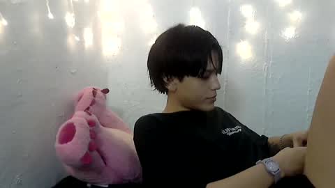 Snapshot of hott_cute69 chatting on 12.29.24 hott_cute69 online show from 12.29.24