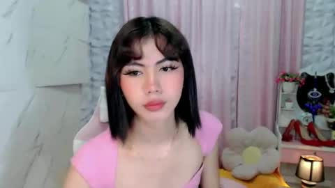 Snapshot of hottestdella69 chatting on 11.24.25 hottestdella69 online show from 11.24.25