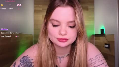 Snapshot of hottie_jane chatting on 01.25.25 Jane online show from 01.25.25