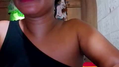 Snapshot of hottie_mama2022 chatting on 06.10.26 Lyn online show from 06.10.26