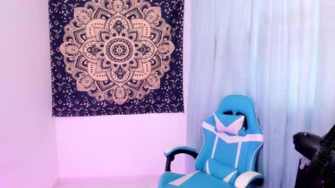 Veronica independent model online show from 02.10.25