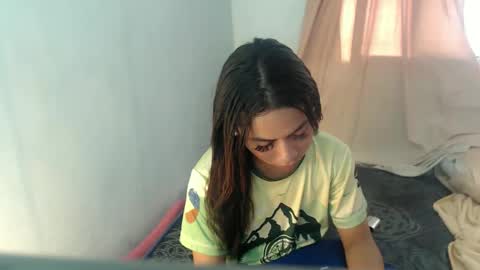 Snapshot of hottiescummerx chatting on 02.21.25 N I C A online show from 02.21.25