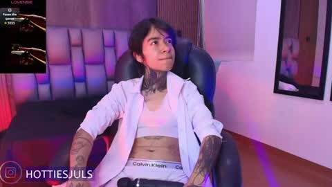 Snapshot of hottiesjuls chatting on 06.27.26 Juls online show from 06.27.26