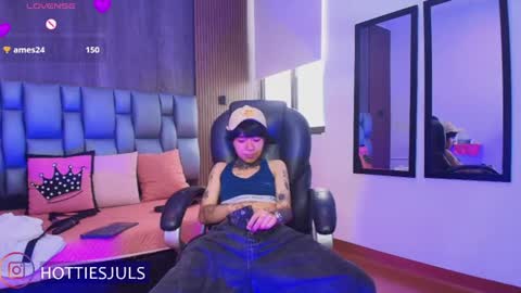 Snapshot of hottiesjuls chatting on 07.08.26 Juls online show from 07.08.26