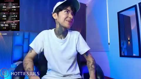 Snapshot of hottiesjuls chatting on 07.28.26 Juls online show from 07.28.26