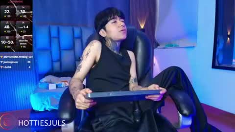 Snapshot of hottiesjuls chatting on 07.28.26 Juls online show from 07.28.26