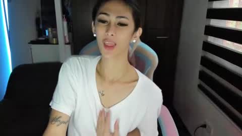Snapshot of hottietrinity chatting on 01.23.25 YOUR ONE AND ONLY TRINITY online show from 01.23.25