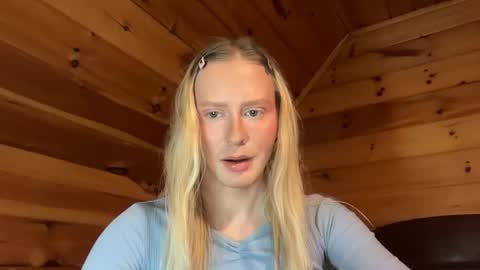 Snapshot of hottransgirlie chatting on 01.20.25 HotTransGirlie online show from 01.20.25