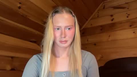 Snapshot of hottransgirlie chatting on 01.21.25 HotTransGirlie online show from 01.21.25