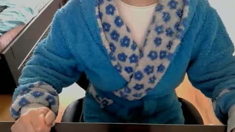Snapshot of hotty_mary chatting on 04.25.26 Mary online show from 04.25.26
