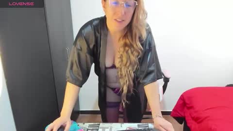 Snapshot of hottychrystal chatting on 05.27.26 hottychrystal online show from 05.27.26