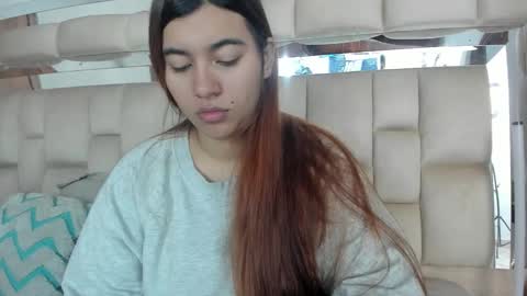 Snapshot of hotvolltage chatting on 01.12.26 online show from 01.12.26