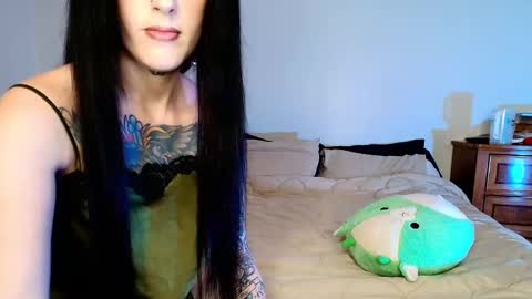 Snapshot of hotwetfreak chatting on 01.27.25 Lili Vixen online show from 01.27.25