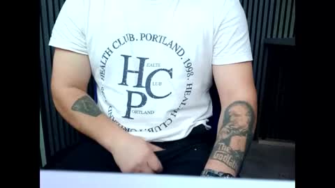 Snapshot of houskji8 chatting on 11.04.25 houskji8 online show from 11.04.25