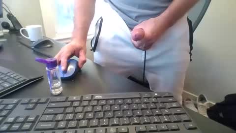 Snapshot of hoverday chatting on 10.03.25 hoverday online show from 10.03.25