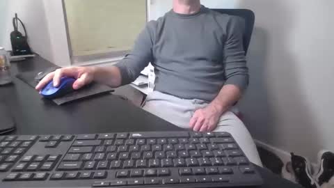 Snapshot of hoverday chatting on 10.16.25 hoverday online show from 10.16.25