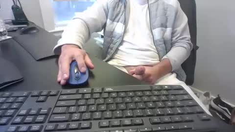 Snapshot of hoverday chatting on 10.25.25 hoverday online show from 10.25.25