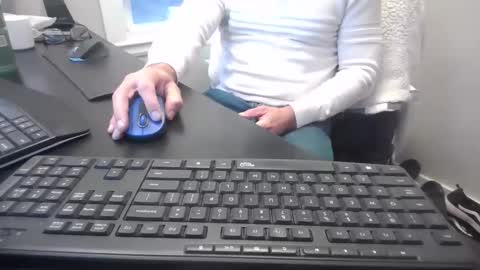 Snapshot of hoverday chatting on 10.27.25 hoverday online show from 10.27.25