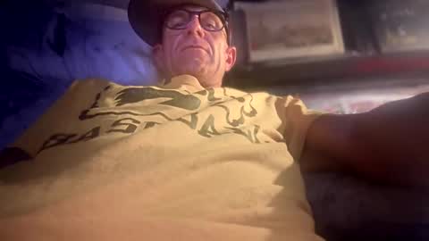 Snapshot of howbowdadareboy33 chatting on 09.18.25 ask me online show from 09.18.25