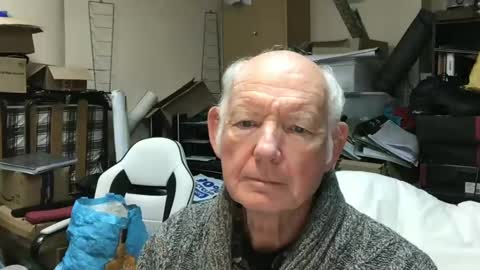 Snapshot of howsthat2024 chatting on 01.19.25 howsthat2024 online show from 01.19.25