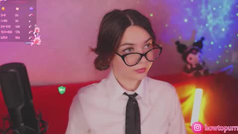 Snapshot of howtomeow chatting on 10.10.25 Mia online show from 10.10.25