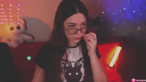 Snapshot of howtomeow chatting on 10.22.25 Mia online show from 10.22.25