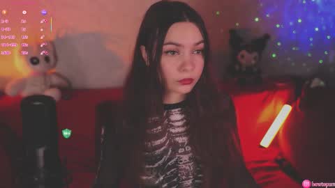 Snapshot of howtomeow chatting on 11.03.25 Mia online show from 11.03.25