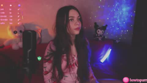 Snapshot of howtomeow chatting on 11.09.25 Mia online show from 11.09.25