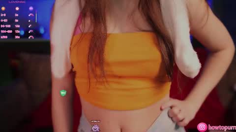 Snapshot of howtomeow chatting on 11.19.25 Mia online show from 11.19.25