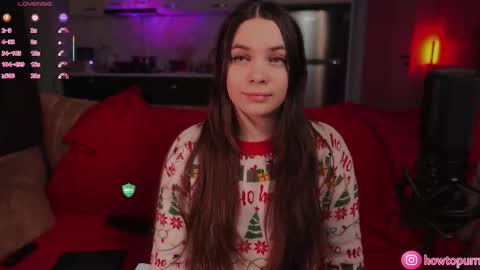 Snapshot of howtomeow chatting on 01.05.26 Mia online show from 01.05.26