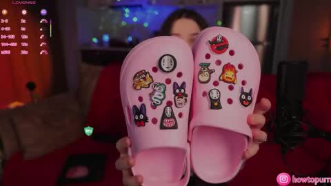 Snapshot of howtomeow chatting on 01.06.26 Mia online show from 01.06.26