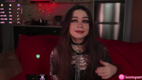 Snapshot of howtomeow chatting on 01.07.26 Mia online show from 01.07.26