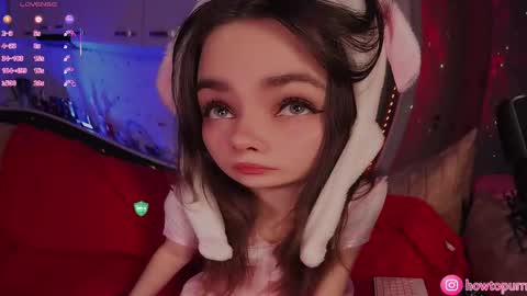 Snapshot of howtomeow chatting on 02.03.26 Mia online show from 02.03.26