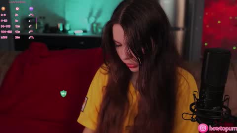 Snapshot of howtomeow chatting on 02.19.26 Mia online show from 02.19.26