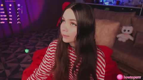 Snapshot of howtomeow chatting on 03.02.26 Mia online show from 03.02.26