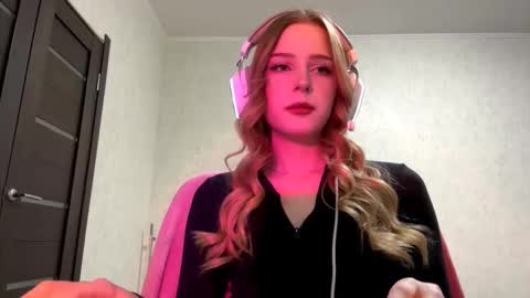Snapshot of hrxxccvex chatting on 03.18.26 Hikki online show from 03.18.26