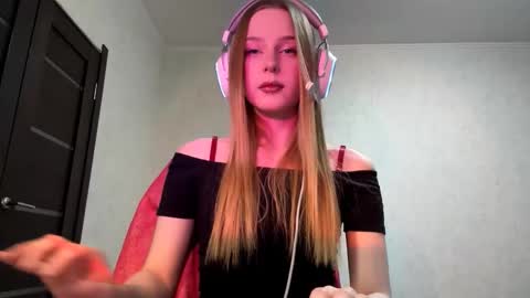 Snapshot of hrxxccvex chatting on 03.19.26 Hikki online show from 03.19.26