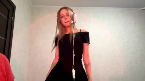Snapshot of hrxxccvex chatting on 04.03.26 Hikki online show from 04.03.26