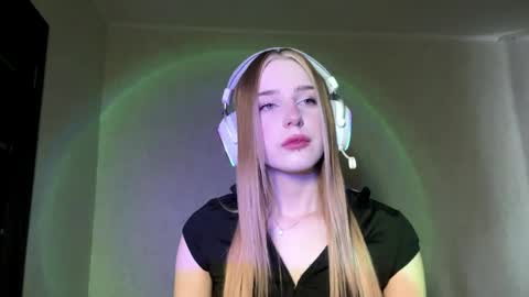 Snapshot of hrxxccvex chatting on 05.15.26 Hikki online show from 05.15.26