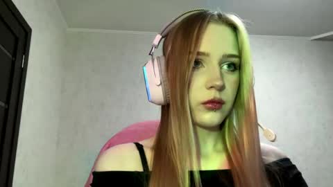 Snapshot of hrxxccvex chatting on 05.29.26 Hikki online show from 05.29.26