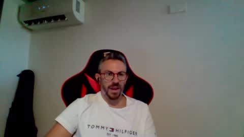 Snapshot of huge__cumshot chatting on 07.27.26 huge__cumshot online show from 07.27.26