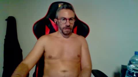 Snapshot of huge__cumshot chatting on 07.29.26 huge__cumshot online show from 07.29.26