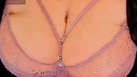 Snapshot of huge_booobs chatting on 02.11.26 milli online show from 02.11.26