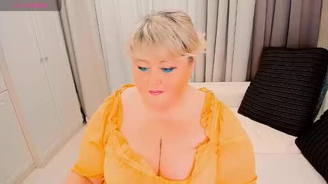 Snapshot of huge_booobs chatting on 02.18.26 milli online show from 02.18.26