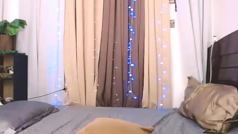 Snapshot of hugecockvictoriax chatting on 05.18.26 AMANDA online show from 05.18.26