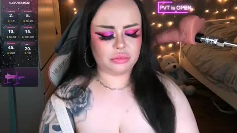 Snapshot of huggy_og chatting on 02.17.25 Maddison online show from 02.17.25