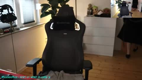 hungry_26 online show from 12.17.25