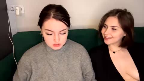 Snapshot of hungry_bunnyyyy chatting on 12.10.24 Evelyn online show from 12.10.24