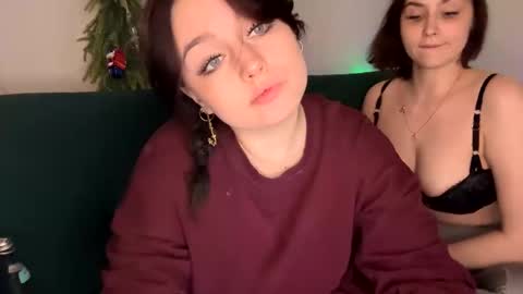 Snapshot of hungry_bunnyyyy chatting on 12.21.24 Evelyn online show from 12.21.24