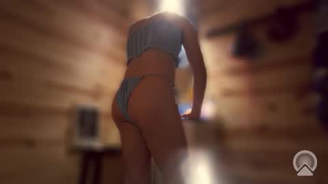 Snapshot of hungslut1999 chatting on 05.20.26 wetjessica online show from 05.20.26